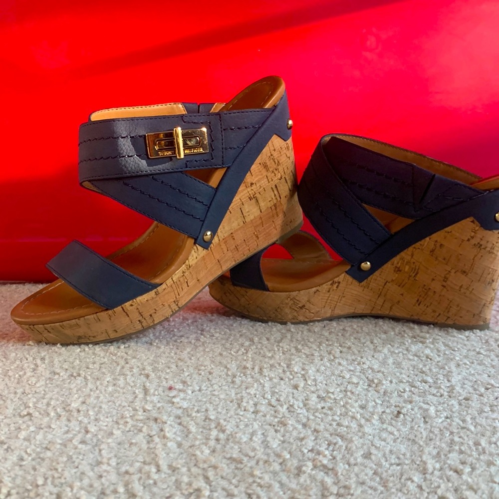 Tommy Hilfiger Women’s Mili Wedge Sandals